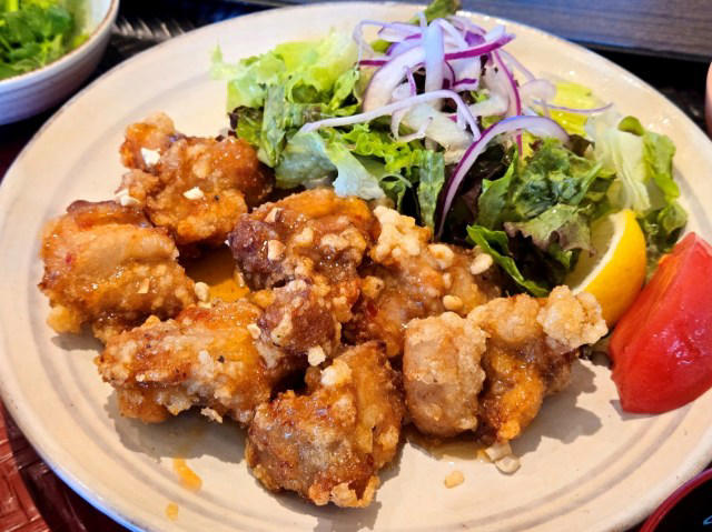 ・大戸屋「エスニックグルメフェア」 , ・「スイートチリの大戸屋アジアン唐揚げ（1280円）」, ・「鱧と夏野菜のエスニック甘酢ソース（1480円）」, ・「塩麴仕立てのタンドリーチキン（1340円）」, ・スパイス香る、夏にピッタリメニュー