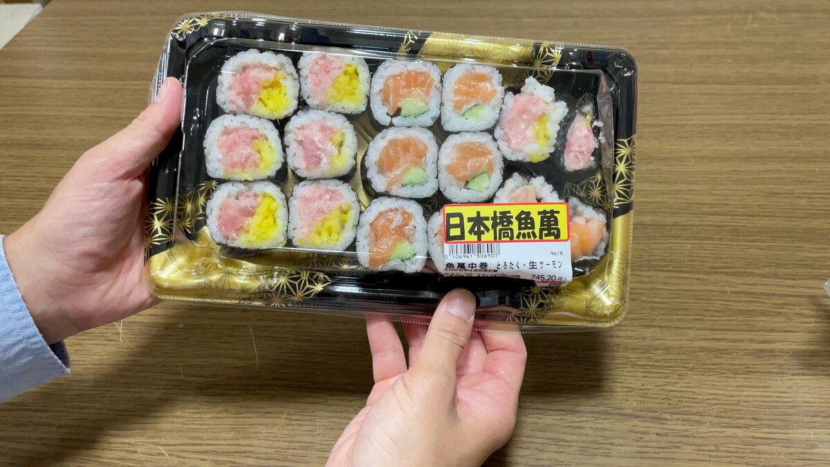 1：具材ぎっしり！贅沢な「海鮮巻き寿司」, 2：クセになるおいしさの「ポークNIKU焼売」, 3：満足感がすごい「つくねのこんがりチーズ焼き」, 4：甘辛さが美味な「プルコギキンパ＆ヤンニョムチキン」, 5：専門店並みのクオリティ！「テリヤキチキンピザ」, ほかにもおいしそうな商品がズラリ
