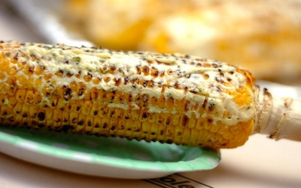 フライパンで焼きトウモロコシ, トウモロコシのアンチョビソース, 焼きトウモロコシのマヨチーズディップ, トウモロコシのチーズ焼き, 生のとうもろこしを使ったサクサク揚げ, トウモロコシと枝豆のバター炒め