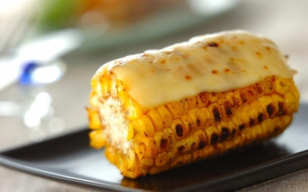 フライパンで焼きトウモロコシ, トウモロコシのアンチョビソース, 焼きトウモロコシのマヨチーズディップ, トウモロコシのチーズ焼き, 生のとうもろこしを使ったサクサク揚げ, トウモロコシと枝豆のバター炒め