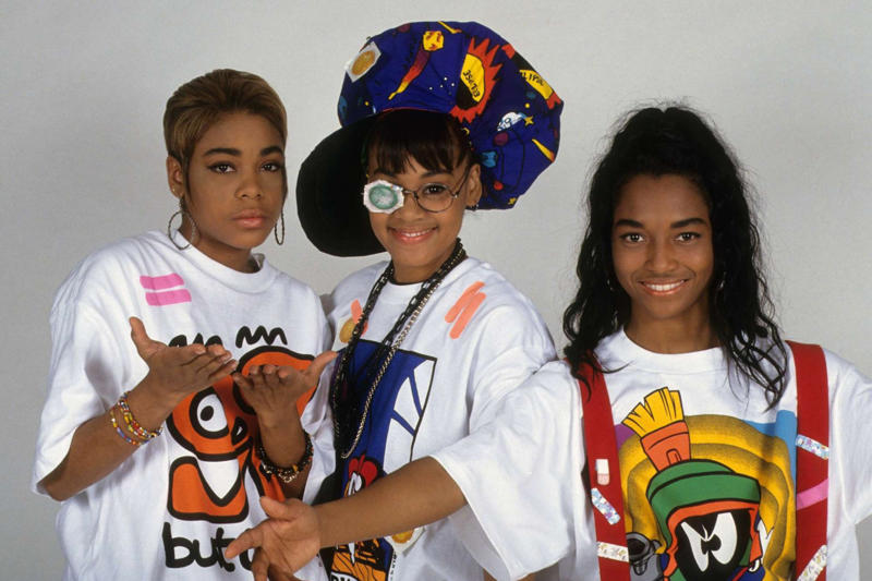 Left Eye, the rapper with attitude Lights, shadows, and flames of a nineties legend, Born to stand out, A childhood of rules and shouting, From Atlanta with love (and beats), TLC, a golden trio with financial troubles, Left Eye, the rapper with attitude, Not Just TLC, Pure mysticism, Her private life was not so private, She documented her own fate, That was the end