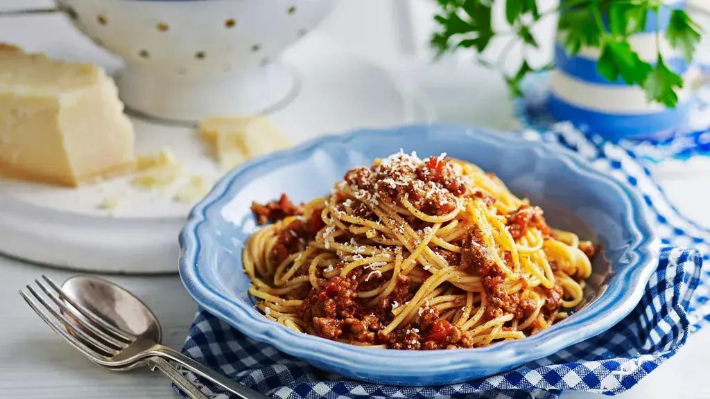 The best cuts for slow cooker beef recipes, You’ll need these…, Tips for slow cooking success, Slow cooker biryani , Slow cooker beef ragu , Slow cooker beef soup with chickpea & chorizo , Slow cooker massaman beef curry , Slow-cooker beef stroganoff , Slow cooker beef ramen with shiitake mushrooms , Slow-cooker beef cheeks in pedro ximénez , Beef and mushroom pies , Slow-cooker beer and thyme beef cheeks , Slow cooker five ingredient cottage pie , Beer and thyme beef cheeks , Slow-cooked Mexican beef chilli mole , Beef and vegetable soup , Coconut curried beef , Lasagne-style crock-pot , Beef casserole with cheesy herb dumplings , Coriander beef curry , Tuscan beef stew , What to serve with your slow cooker beef, More slow cooker inspiration, Even more slow cooker dinners