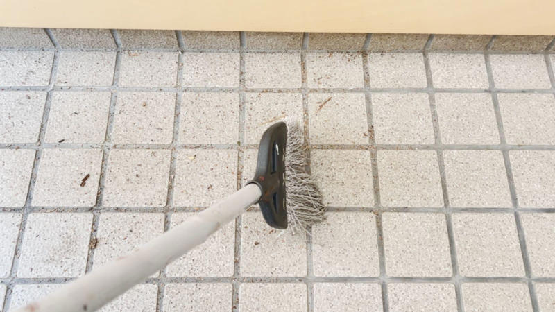 意外と見られてる玄関たたき。“サッと拭くだけ”で清潔感アップ！, たった3ステップ！ 玄関たたきを手軽にリセット, ビフォーアフター, たたきが整うと、気持ちまですっきり