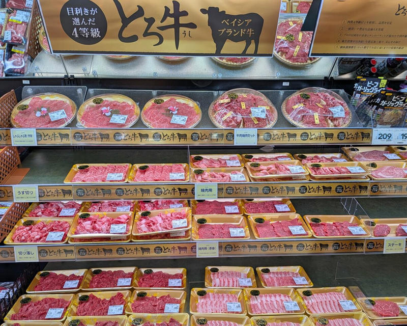 おいしいがあふれている、スーパー「ベイシア」の新業態, スーパーでは珍しい！クリームたっぷり手づくりクレープ, グルメなお土産に！名店の味を目指した冷凍生ハンバーグ, BBQにも最高！種類豊富なオリジナルブランド牛商品, 地元民からも大好評！群馬の郷土料理「もつ煮」, 人気ナンバー1！北海道・別海町産の牛乳, 群馬名物、おいしさにこだわった本格生うどん
