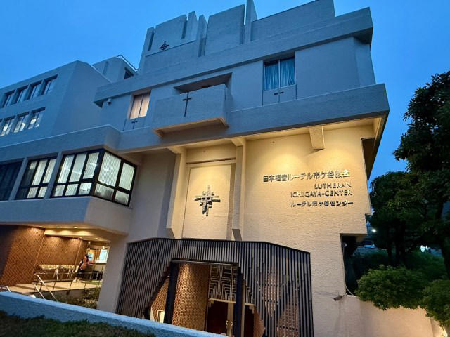・泊まれるスナック街（青森）, ・宇宙空間を満喫できる未来型カプセルホテル（埼玉）, ・衝撃のUFOビューホテル（千葉）, ・鉄道コンセプト客室（山梨）, ・急増中のコンテナホテル, ・教会の宿坊（東京）, ・アウトレイジ過ぎる激安ホテル（神奈川）, ・激狭ツインルーム（東京）, ・広すぎて逆に眠れない（埼玉）, ・駅舎ホテル（福岡）, ・ユニークなホテルに泊まりたい