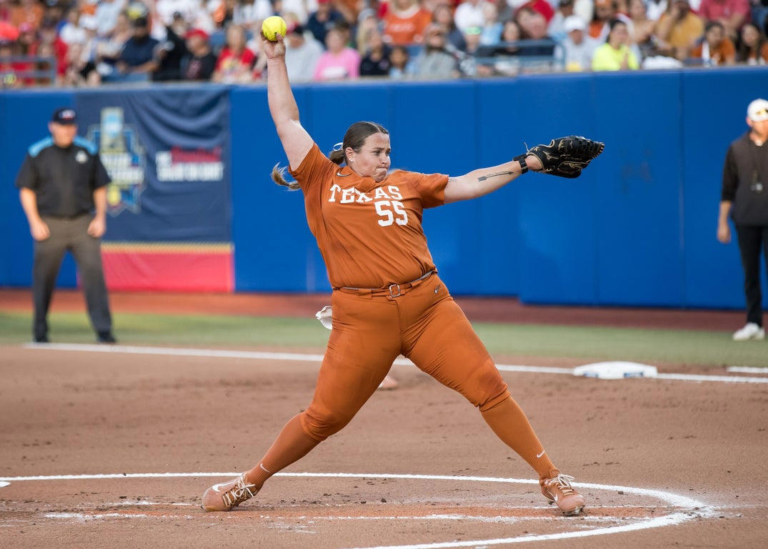 Unbelievable photos from the Women's College World Series final