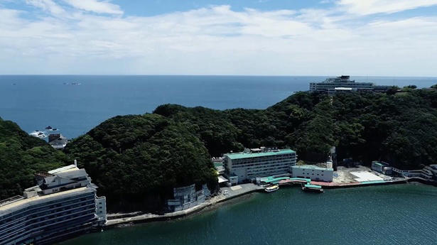 世界遺産、国立公園の雄大な自然に囲まれたホテル, カメに乗って到着したのは、竜宮城ならぬ「ホテル浦島」, 平安貴族も堪能していた!?神秘的な洞窟温泉「忘帰洞」「玄武洞」, 大海原を一望の部屋と、もうひとつの名物・日本一のエレベーター, 海を眺めながら味わう熊野キュイジーヌ, 1日では足りない、のんびりゆっくり滞在したくなる