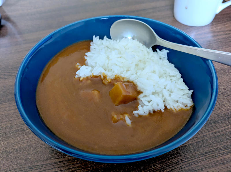 ・店頭発売日の昼に行ってみたら…, ・食品にも力を入れている, ・カレーはあの味, ・今回訪問した店舗の情報