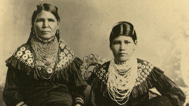 1. Navajo (Diné), 2. Chickasaw, 3. Sioux (Lakota, Dakota, Nakota), 4. Iroquois (Haudenosaunee Confederacy), 5. Apache, 6. Pueblo, 7. Shoshone, 8. Choctaw, 9. Cherokee, 10. Seminole, 11. Blackfeet (Blackfoot), 12. Nez Perce, 13. Hopi, 14. Cree, 15. Wampanoag, 16. Lenape (Delaware), 17. Comanche, 18. Osage, 19. Mohican, 20. Yurok
