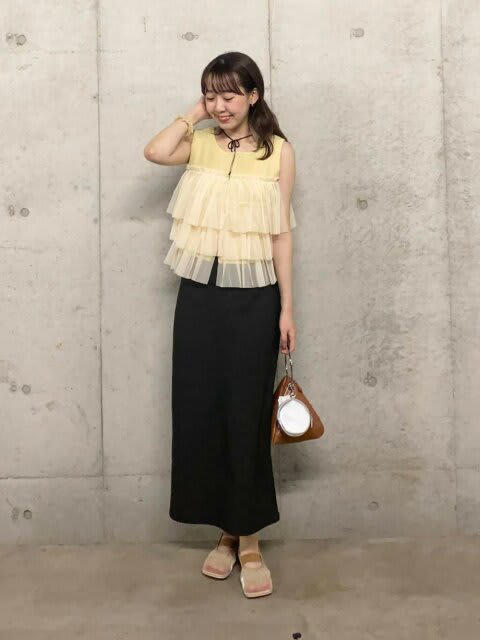グレーのジレを投入して大人っぽくコーデを格上げ, 旬のスポーツMIXコーデも好バランス, フレンチスリーブTシャツで上品な佇まいに, 落ち着きのある配色は差し色ONで涼しげに魅せる, 夏らしい爽やかなカラートップスとも相性バツグン
