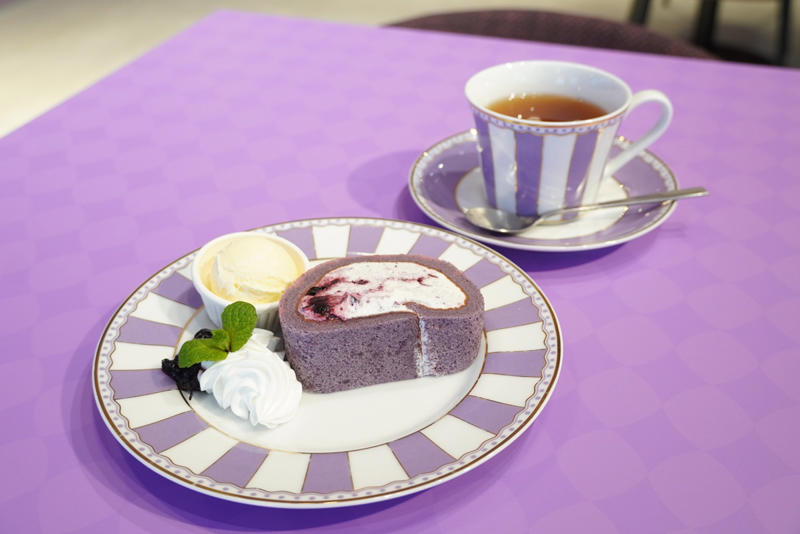 おしゃれなカフェでブルーベリー尽くしのメニューを堪能【1階】, ラウンジで優雅にブルーベリーのアフタヌーンティー【2階】, 「ブルーベリーの森」で北欧の自然を体感【3階】, 目の健康を祈願する「メノコト神社」【5階】