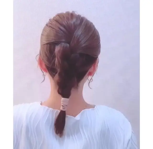 ・ボブでも叶う♡お団子ヘア, ・ボブだとは思えない！オケージョンにも使えるくるりんぱヘア, ・短い髪でも崩れにくい♪ミニポニーテール, ・簡単おしゃれ見せ♡ハーフアップヘア, ・簡単まとめ髪♡結び目も隠せるお団子ヘア, ・くるっとしてきゅっ♪繰り返すくるりんぱで簡単おしゃれハーフアップ, ・簡単アレンジの重ねワザでできるおしゃれローポニーテール♡, ・オンもオフもOK♡どんなシーンでも使える編みおろしヘア, ・ゴム2つだけでできる！簡単ギブソンタック, ・お呼ばれヘアにもおすすめ♡くるりんぱで作る上品まとめ髪, ・飾りなしでもおしゃれに♡タイトなローポニーテール, ・難しいことはなにもなし♪簡単かわいいたまねぎヘア