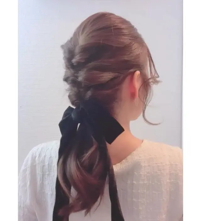 ・ボブでも叶う♡お団子ヘア, ・ボブだとは思えない！オケージョンにも使えるくるりんぱヘア, ・短い髪でも崩れにくい♪ミニポニーテール, ・簡単おしゃれ見せ♡ハーフアップヘア, ・簡単まとめ髪♡結び目も隠せるお団子ヘア, ・くるっとしてきゅっ♪繰り返すくるりんぱで簡単おしゃれハーフアップ, ・簡単アレンジの重ねワザでできるおしゃれローポニーテール♡, ・オンもオフもOK♡どんなシーンでも使える編みおろしヘア, ・ゴム2つだけでできる！簡単ギブソンタック, ・お呼ばれヘアにもおすすめ♡くるりんぱで作る上品まとめ髪, ・飾りなしでもおしゃれに♡タイトなローポニーテール, ・難しいことはなにもなし♪簡単かわいいたまねぎヘア