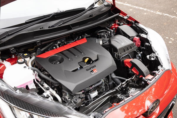 【GRヤリスRZハイパフォーマンス】世界一ホットな3ドアハッチ, 【AURA NISMO チューンドe-POWER 4WD】電動なのに古典的, 【FIT e:HEV RS】普段乗りを楽しみたい方に向けた1台, 【まとめ】速さのトヨタ、快適さのHonda、中庸の日産