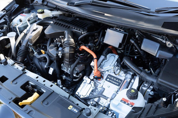 【GRヤリスRZハイパフォーマンス】世界一ホットな3ドアハッチ, 【AURA NISMO チューンドe-POWER 4WD】電動なのに古典的, 【FIT e:HEV RS】普段乗りを楽しみたい方に向けた1台, 【まとめ】速さのトヨタ、快適さのHonda、中庸の日産