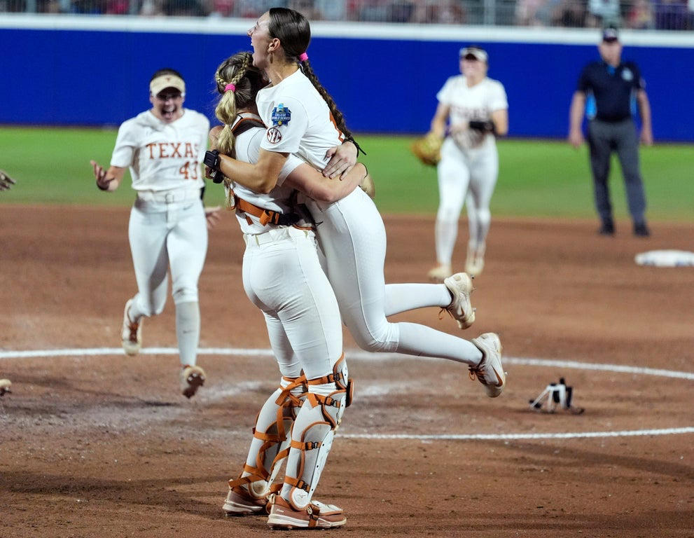 Incredible images from the Women's College World Series