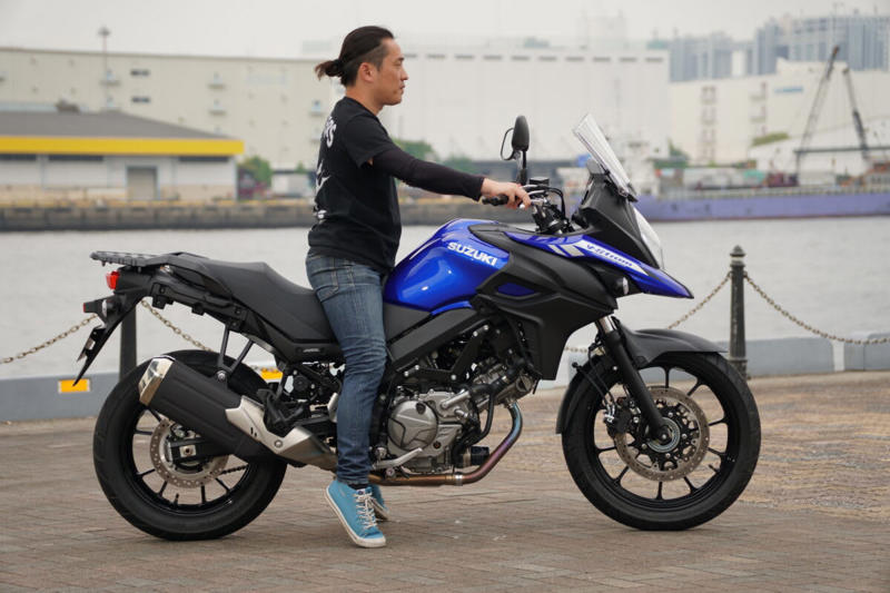 スズキのVストロームシリーズ, Vストローム250/650/800の試乗, Vストローム250の特徴, Vストローム650の特徴, Vストローム800の特徴, Vストローム250の車体, Vストローム650の車体, Vストローム800の車体, Vストローム250のシート, Vストローム650のシート, Vストローム800のシート, 編集部・朝日とVストローム250, 編集部・朝日とVストローム650, 編集部・朝日とVストローム800, 編集部・岩井とVストローム250, 編集部・岩井とVストローム650, 編集部・岩井とVストローム800, Vストローム250のタンデム, Vストローム650のタンデム, Vストローム800のタンデム, 車両をサイドスタンドから起こしたときの重さ, ライディングポジションの違い (1/3), ライディングポジションの違い (2/3), ライディングポジションの違い (3/3), Vストローム250の積載力, Vストローム650の積載力, Vストローム800の積載力, Vストロームシリーズのまとめ