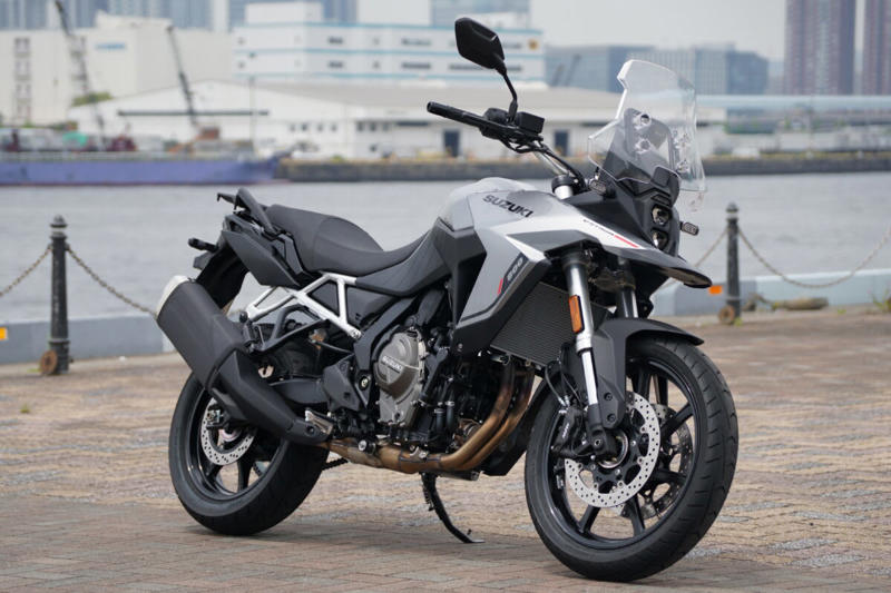 スズキのVストロームシリーズ, Vストローム250/650/800の試乗, Vストローム250の特徴, Vストローム650の特徴, Vストローム800の特徴, Vストローム250の車体, Vストローム650の車体, Vストローム800の車体, Vストローム250のシート, Vストローム650のシート, Vストローム800のシート, 編集部・朝日とVストローム250, 編集部・朝日とVストローム650, 編集部・朝日とVストローム800, 編集部・岩井とVストローム250, 編集部・岩井とVストローム650, 編集部・岩井とVストローム800, Vストローム250のタンデム, Vストローム650のタンデム, Vストローム800のタンデム, 車両をサイドスタンドから起こしたときの重さ, ライディングポジションの違い (1/3), ライディングポジションの違い (2/3), ライディングポジションの違い (3/3), Vストローム250の積載力, Vストローム650の積載力, Vストローム800の積載力, Vストロームシリーズのまとめ