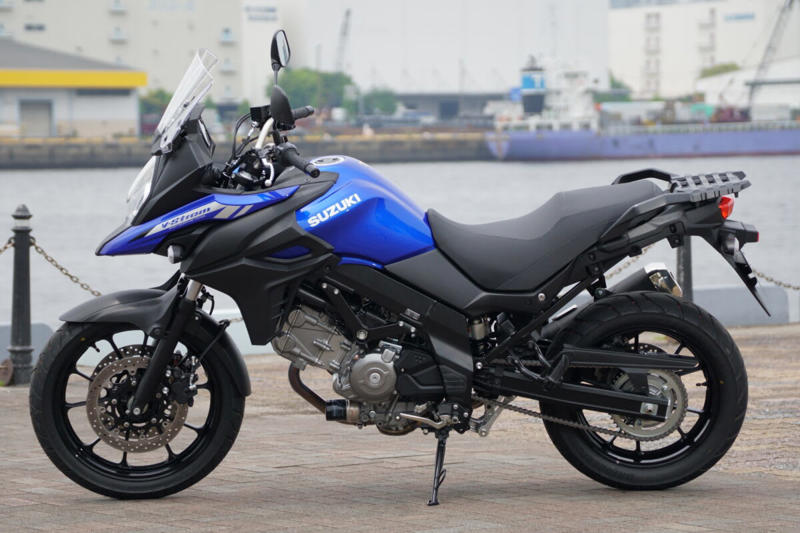 スズキのVストロームシリーズ, Vストローム250/650/800の試乗, Vストローム250の特徴, Vストローム650の特徴, Vストローム800の特徴, Vストローム250の車体, Vストローム650の車体, Vストローム800の車体, Vストローム250のシート, Vストローム650のシート, Vストローム800のシート, 編集部・朝日とVストローム250, 編集部・朝日とVストローム650, 編集部・朝日とVストローム800, 編集部・岩井とVストローム250, 編集部・岩井とVストローム650, 編集部・岩井とVストローム800, Vストローム250のタンデム, Vストローム650のタンデム, Vストローム800のタンデム, 車両をサイドスタンドから起こしたときの重さ, ライディングポジションの違い (1/3), ライディングポジションの違い (2/3), ライディングポジションの違い (3/3), Vストローム250の積載力, Vストローム650の積載力, Vストローム800の積載力, Vストロームシリーズのまとめ