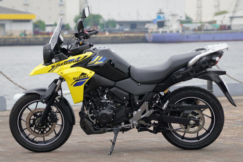 スズキのVストロームシリーズ, Vストローム250/650/800の試乗, Vストローム250の特徴, Vストローム650の特徴, Vストローム800の特徴, Vストローム250の車体, Vストローム650の車体, Vストローム800の車体, Vストローム250のシート, Vストローム650のシート, Vストローム800のシート, 編集部・朝日とVストローム250, 編集部・朝日とVストローム650, 編集部・朝日とVストローム800, 編集部・岩井とVストローム250, 編集部・岩井とVストローム650, 編集部・岩井とVストローム800, Vストローム250のタンデム, Vストローム650のタンデム, Vストローム800のタンデム, 車両をサイドスタンドから起こしたときの重さ, ライディングポジションの違い (1/3), ライディングポジションの違い (2/3), ライディングポジションの違い (3/3), Vストローム250の積載力, Vストローム650の積載力, Vストローム800の積載力, Vストロームシリーズのまとめ