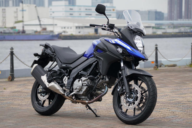 スズキのVストロームシリーズ, Vストローム250/650/800の試乗, Vストローム250の特徴, Vストローム650の特徴, Vストローム800の特徴, Vストローム250の車体, Vストローム650の車体, Vストローム800の車体, Vストローム250のシート, Vストローム650のシート, Vストローム800のシート, 編集部・朝日とVストローム250, 編集部・朝日とVストローム650, 編集部・朝日とVストローム800, 編集部・岩井とVストローム250, 編集部・岩井とVストローム650, 編集部・岩井とVストローム800, Vストローム250のタンデム, Vストローム650のタンデム, Vストローム800のタンデム, 車両をサイドスタンドから起こしたときの重さ, ライディングポジションの違い (1/3), ライディングポジションの違い (2/3), ライディングポジションの違い (3/3), Vストローム250の積載力, Vストローム650の積載力, Vストローム800の積載力, Vストロームシリーズのまとめ