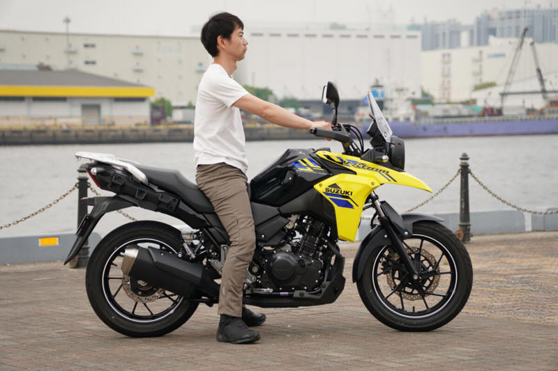 スズキのVストロームシリーズ, Vストローム250/650/800の試乗, Vストローム250の特徴, Vストローム650の特徴, Vストローム800の特徴, Vストローム250の車体, Vストローム650の車体, Vストローム800の車体, Vストローム250のシート, Vストローム650のシート, Vストローム800のシート, 編集部・朝日とVストローム250, 編集部・朝日とVストローム650, 編集部・朝日とVストローム800, 編集部・岩井とVストローム250, 編集部・岩井とVストローム650, 編集部・岩井とVストローム800, Vストローム250のタンデム, Vストローム650のタンデム, Vストローム800のタンデム, 車両をサイドスタンドから起こしたときの重さ, ライディングポジションの違い (1/3), ライディングポジションの違い (2/3), ライディングポジションの違い (3/3), Vストローム250の積載力, Vストローム650の積載力, Vストローム800の積載力, Vストロームシリーズのまとめ