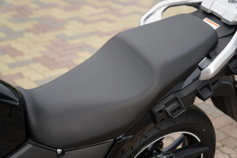 スズキのVストロームシリーズ, Vストローム250/650/800の試乗, Vストローム250の特徴, Vストローム650の特徴, Vストローム800の特徴, Vストローム250の車体, Vストローム650の車体, Vストローム800の車体, Vストローム250のシート, Vストローム650のシート, Vストローム800のシート, 編集部・朝日とVストローム250, 編集部・朝日とVストローム650, 編集部・朝日とVストローム800, 編集部・岩井とVストローム250, 編集部・岩井とVストローム650, 編集部・岩井とVストローム800, Vストローム250のタンデム, Vストローム650のタンデム, Vストローム800のタンデム, 車両をサイドスタンドから起こしたときの重さ, ライディングポジションの違い (1/3), ライディングポジションの違い (2/3), ライディングポジションの違い (3/3), Vストローム250の積載力, Vストローム650の積載力, Vストローム800の積載力, Vストロームシリーズのまとめ