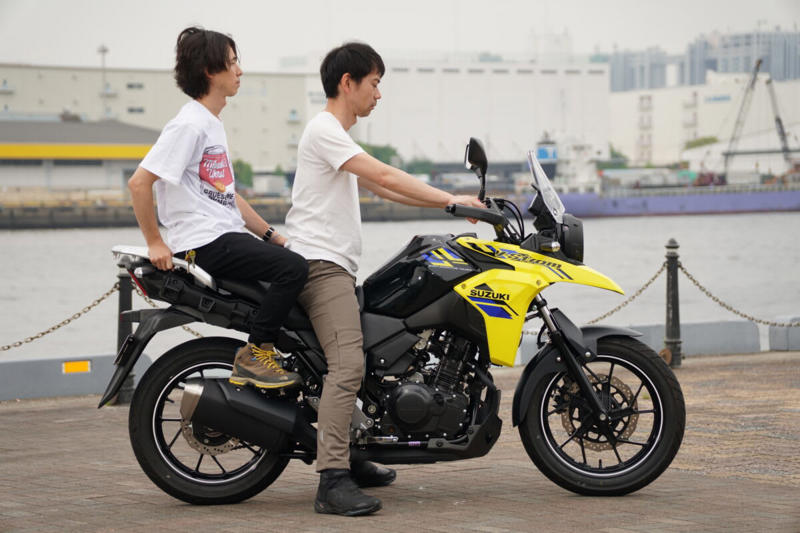 スズキのVストロームシリーズ, Vストローム250/650/800の試乗, Vストローム250の特徴, Vストローム650の特徴, Vストローム800の特徴, Vストローム250の車体, Vストローム650の車体, Vストローム800の車体, Vストローム250のシート, Vストローム650のシート, Vストローム800のシート, 編集部・朝日とVストローム250, 編集部・朝日とVストローム650, 編集部・朝日とVストローム800, 編集部・岩井とVストローム250, 編集部・岩井とVストローム650, 編集部・岩井とVストローム800, Vストローム250のタンデム, Vストローム650のタンデム, Vストローム800のタンデム, 車両をサイドスタンドから起こしたときの重さ, ライディングポジションの違い (1/3), ライディングポジションの違い (2/3), ライディングポジションの違い (3/3), Vストローム250の積載力, Vストローム650の積載力, Vストローム800の積載力, Vストロームシリーズのまとめ
