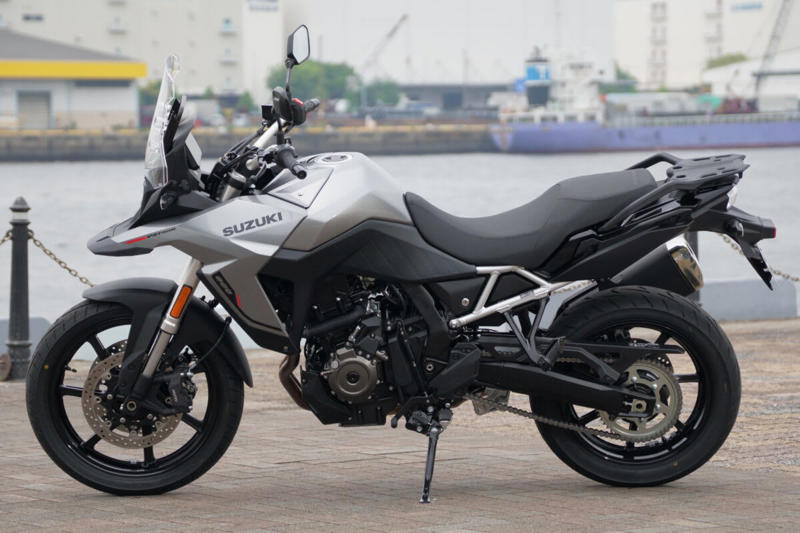 スズキのVストロームシリーズ, Vストローム250/650/800の試乗, Vストローム250の特徴, Vストローム650の特徴, Vストローム800の特徴, Vストローム250の車体, Vストローム650の車体, Vストローム800の車体, Vストローム250のシート, Vストローム650のシート, Vストローム800のシート, 編集部・朝日とVストローム250, 編集部・朝日とVストローム650, 編集部・朝日とVストローム800, 編集部・岩井とVストローム250, 編集部・岩井とVストローム650, 編集部・岩井とVストローム800, Vストローム250のタンデム, Vストローム650のタンデム, Vストローム800のタンデム, 車両をサイドスタンドから起こしたときの重さ, ライディングポジションの違い (1/3), ライディングポジションの違い (2/3), ライディングポジションの違い (3/3), Vストローム250の積載力, Vストローム650の積載力, Vストローム800の積載力, Vストロームシリーズのまとめ