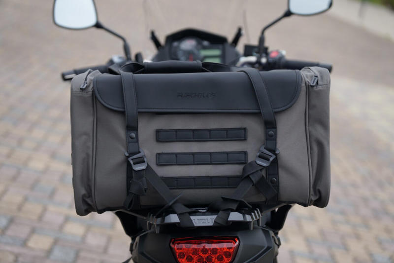 スズキのVストロームシリーズ, Vストローム250/650/800の試乗, Vストローム250の特徴, Vストローム650の特徴, Vストローム800の特徴, Vストローム250の車体, Vストローム650の車体, Vストローム800の車体, Vストローム250のシート, Vストローム650のシート, Vストローム800のシート, 編集部・朝日とVストローム250, 編集部・朝日とVストローム650, 編集部・朝日とVストローム800, 編集部・岩井とVストローム250, 編集部・岩井とVストローム650, 編集部・岩井とVストローム800, Vストローム250のタンデム, Vストローム650のタンデム, Vストローム800のタンデム, 車両をサイドスタンドから起こしたときの重さ, ライディングポジションの違い (1/3), ライディングポジションの違い (2/3), ライディングポジションの違い (3/3), Vストローム250の積載力, Vストローム650の積載力, Vストローム800の積載力, Vストロームシリーズのまとめ