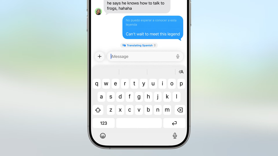 1. 新要素「Liquid Glass」によるデザインの刷新, 2. 通話が便利になる新機能, 3. 「ビジュアルインテリジェンス」が画面上に拡張, 4. メッセージや電話で利用できる翻訳機能