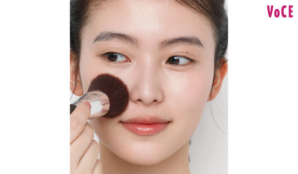 崩れが悩みのリキッド派は、美容液ラスティングファンデを1エリアずつ密着させて, より崩れにくくする3ステップ, お直しの方法も派閥ごとに異なります！, 崩れが悩みの【リキッド派】