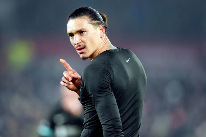 Latest transfer news headlines, Bayern consider Gittens hijack, Arsenal could give up on Sesko, Bayern refusing to give up Williams pursuit, Fenerbahce offer David contract, United table bid for Lunin, Arsenal to wait on Rodrygo, Al Hilal target AC Milan star, Burnley to sign new keeper, Pogba set for Monaco switch, Fulham to profit from Elliot transfer, Brighton target Flamengo full-back, United set Antony asking price, Three way fight for Sancho, Leicester enter manager market, Guehi set to leave Palace, Brighton eye Elliot, Bayern Munich target Martinelli, WSL transfer latest: City sign young phenom, United eye Liverpool star, Liverpool offer Nunez and Chiesa for Osimhen, Szczęsny to extend Barcelona stay, Man United prepare Real Madrid deal, De Bruyne to play a role in Grealish move, Newcastle intensify Elanga interest, Bournemouth hold out for Zabarnyi, Courtois: I want to retire at Real Madrid, Deco speaks on Barcelona transfer to-do list, Arsenal target Brentford star, Liverpool deal 'here we go', Fulham midfielder chooses Everton, Chelsea end interest in Spanish talent, Arsenal striker search hits the rocks, Williams wants to join Barcelona, 'Exploratory talks' over Chelsea striker, Arsenal ready to accelerate Rodrygo move, Guardiola wants to cut Man City squad, Spurs join race for Garnacho, No Chelsea plans over Maignan deal, Arsenal 'agree' first summer deal, Liverpool close in on Guehi deal, Chelsea have new defender target, Arsenal target shock move for PSG star, Fenerbahce table Duran offer, Guehi prepared to see out Palace deal, Chelsea will not renew Maignan interest, Rashford: I'd love to play with Yamal, Atletico chase Digne, PSV offered Ferguson, Sunderland pursue Vanat, City open to Gundogan departure, Quansah to Leverkusen 'done', Fulham eye Palhinha return, Saudi interest rivals Monaco for Pogba, Zubimendi visits London Colney, Carnesecchi a Man Utd target if Onana leaves, Isak an 'unrealistic' target for Liverpool, Juve interested in Sancho, Holmgaard to leave Everton, Real interested, Onana wants to stay at Man United, Palhinha pondering Premier League return, Italian interest in Jackson, Liverpool eye shock Osimhen swap, Wirtz: First conversation with Slot had impact, Semenyo valuation puts off suitors, Antony pushing for summer exit, Andrews in line for Brentford job, Martinez eyes up Man United move, Atletico turn away from Robertson, Galatasaray keen on Gundogan, Arsenal linked with Premier League midfielder, Man United face goalkeeper decision, Nuno handed new Forest contract, Guehi move to Liverpool in doubt, Maresca wants Diomande at Chelsea, Arsenal push on with Hato talks, Chelsea plot Pedro hijack, Arsenal new midfield target, Emi Martinez latest, London City sign Lyon star, PSG submit fresh offer for Zabarnyi, Chelsea told to steer clear of Garnacho, Manchester United plot Ekitike plan, Kudus rumours set to rumble on, Walker-Peters eyed for Spurs return, Liverpool reach Kerkez agreement, Napoli keen on Nunez, Rashford could be set for another loan, Wirtz completes medical!, Update on Liverpool interest in Isak, Four Man United players to be left out of tour, Maresca responds to Madueke rumours, Arsenal sent Zaire-Emery message, Zubimendi arrives in London, Man United make Martinez approach, Kerkez to Liverpool a 'done deal', Quansah to complete Leverkusen move, Chelsea plot Pedro hijack, Kehl reveals Gittens 'conversations', Tottenham make Kudus approach, Gyokeres makes transfer decision