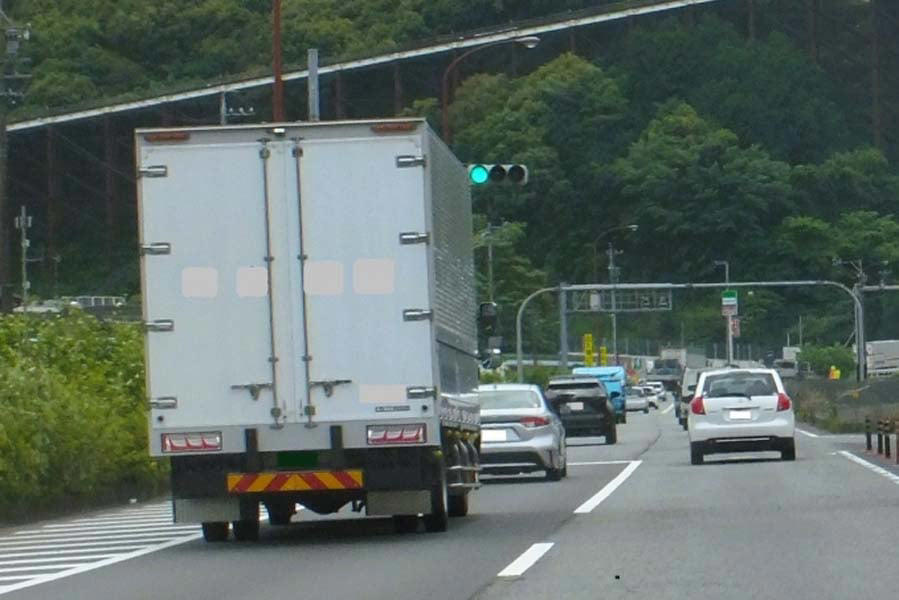 国目標に届かぬ現場実態, 輸送力25%創出の幻影, 荷待ち時間が減らない理由, 荷役時間が減らない理由, 過積載罰則の不均衡構造