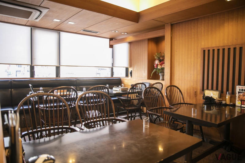 昭和の高度成長期、50歳で脱サラ、修行経験なしでいきなりとんかつ店オープン！, 一番人気メニューは程よくジューシーで旨味の強い「黒豚ロース定食」, あの『昭和の歌姫』がコマ劇場公演時に毎日取り寄せた「丸ヒレかつ定食」, 季節限定がいつからか通年のメニューになった「ロースかつカレー」