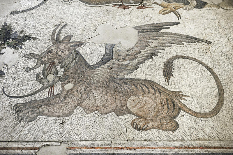 Griffin Sea serpent, Yeti / Bigfoot, Chupacabra, Mermaids, The pouākai