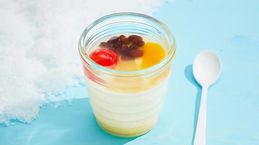 “まるでピーチ”の夏の特別なケーキ。桃感あふれる「THEピーチ」/ バターステイツ by銀のぶどう, “ザ・渋谷”のお土産。人気の型ぬきバウムが夏限定のオレンジ味で登場 / カタヌキヤ エキュートエディション渋谷店, 冷やしても美味しい。爽やかなレモンとラベンダー香るサマーシュトーレン / ジョエル・ロブション, 沖縄産本和香糖でコクとまろやかな甘み、北海道産小豆のこし餡で味変が楽しめるわらび餅 / 治一郎, 人気の夏限定プリンシリーズに、「白くまプリン」＆「完熟マンゴー」が新登場 / モロゾフ