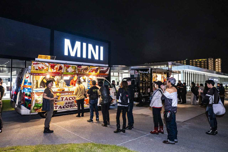 開場と同時に各地からライダーたちが続々と集結！, 新型 R12 G/Sも国内初お披露目！, 屋内会場では有名ビルダーによるカスタムバイクも特別展示！, アウトレット物販コーナーも大盛況！ , 最新モデルに触れられる試乗会も大人気！