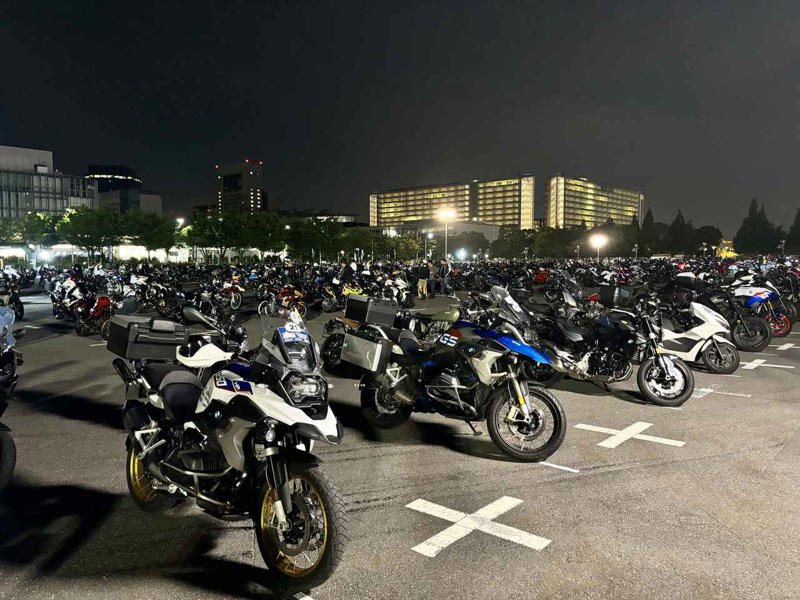 開場と同時に各地からライダーたちが続々と集結！, 新型 R12 G/Sも国内初お披露目！, 屋内会場では有名ビルダーによるカスタムバイクも特別展示！, アウトレット物販コーナーも大盛況！ , 最新モデルに触れられる試乗会も大人気！