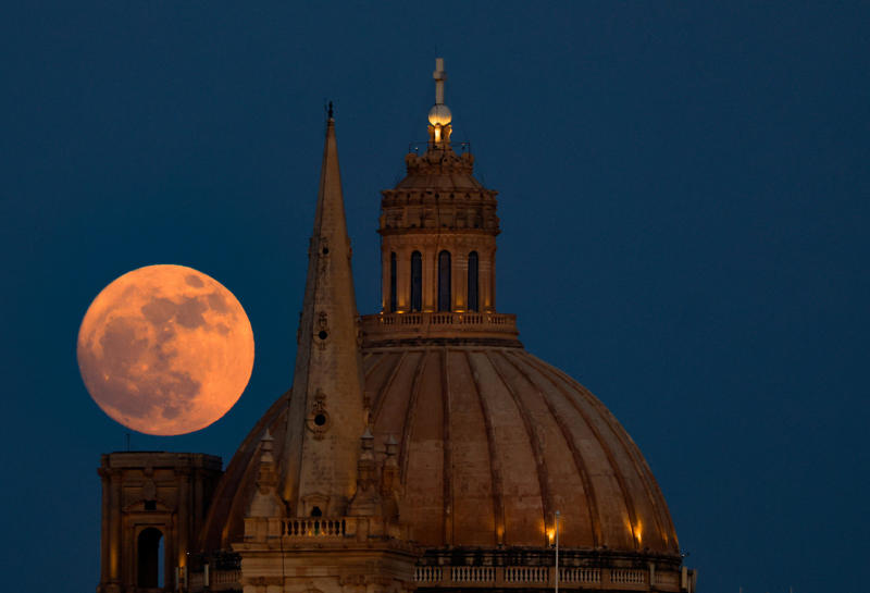 When is the full moon in July 2025?, How to spot the 'Moon Illusion' for yourself, July's full moon will appear low in the sky. Here's why, Will skies be clear in Central Indiana during the full moon?, What time is the full moon in July 2025 for Indianapolis, Indiana?, Why is it called the full Buck Moon?, Why does the moon sometimes appear red?, Astronomical events happening in July 2025, Need help finding stars, planets and constellations? Try these free astronomy apps, When is the full moon in August 2025?