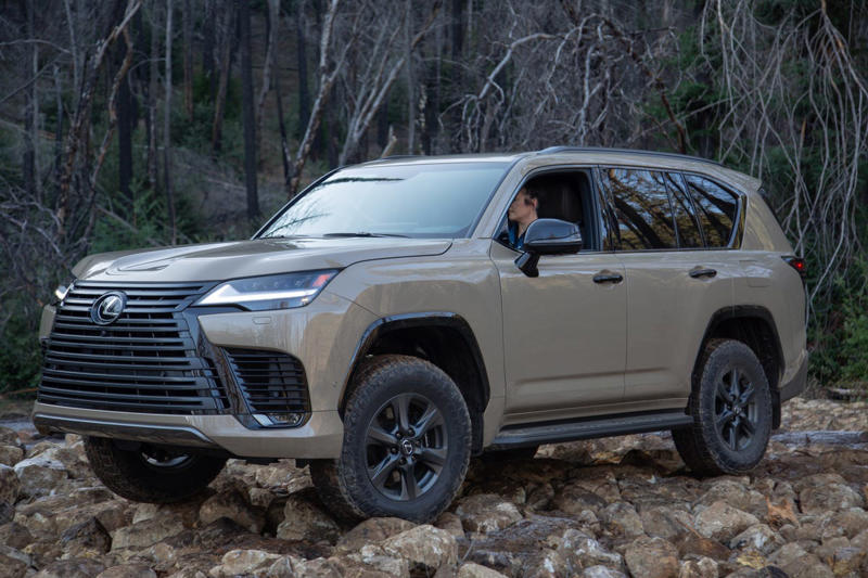 2025 Hyundai Santa Fe, 2025 Mazda CX-90, 2025 Toyota Grand Highlander, 2025 Genesis GV80, 2025 Volvo XC90, 2025 Chevrolet Tahoe / Suburban, 2025 Ford Expedition, 2025 Lexus GX, 2025 GMC Yukon, 2025 BMW X7, 2025 Cadillac Escalade, 2025 Mercedes-Benz GLS-Class, 2025 Lincoln Navigator, 2025 Lexus LX, 2025 Land Rover Range Rover