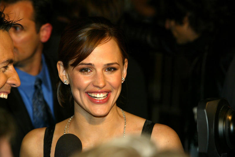 A girl from West Virginia Unquestionable talent, Debut in cinema, A long career as an artist, A great calling: acting, From theatre to television, Felicity, 'Pearl Harbor' (2001), Success with 'Alias', Golden Globe for Best Actress in a Drama Series, An unstoppable rise in Hollywood, Other significant projects, Her star on the Walk of Fame, Her first husband, Love with Ben Affleck, One marriage and three children, Final separation in 2018, She has rebuilt her life