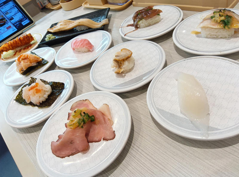 ・大とろ祭り開催できず, ・富山湾産 大振り生ほたるいか（税込209円）, ・山盛り炙りとろサーモンつつみ（税込209円）, ・山盛り赤えびつつみ（税込209円）, ・長崎県産剣先いか（税込209円）