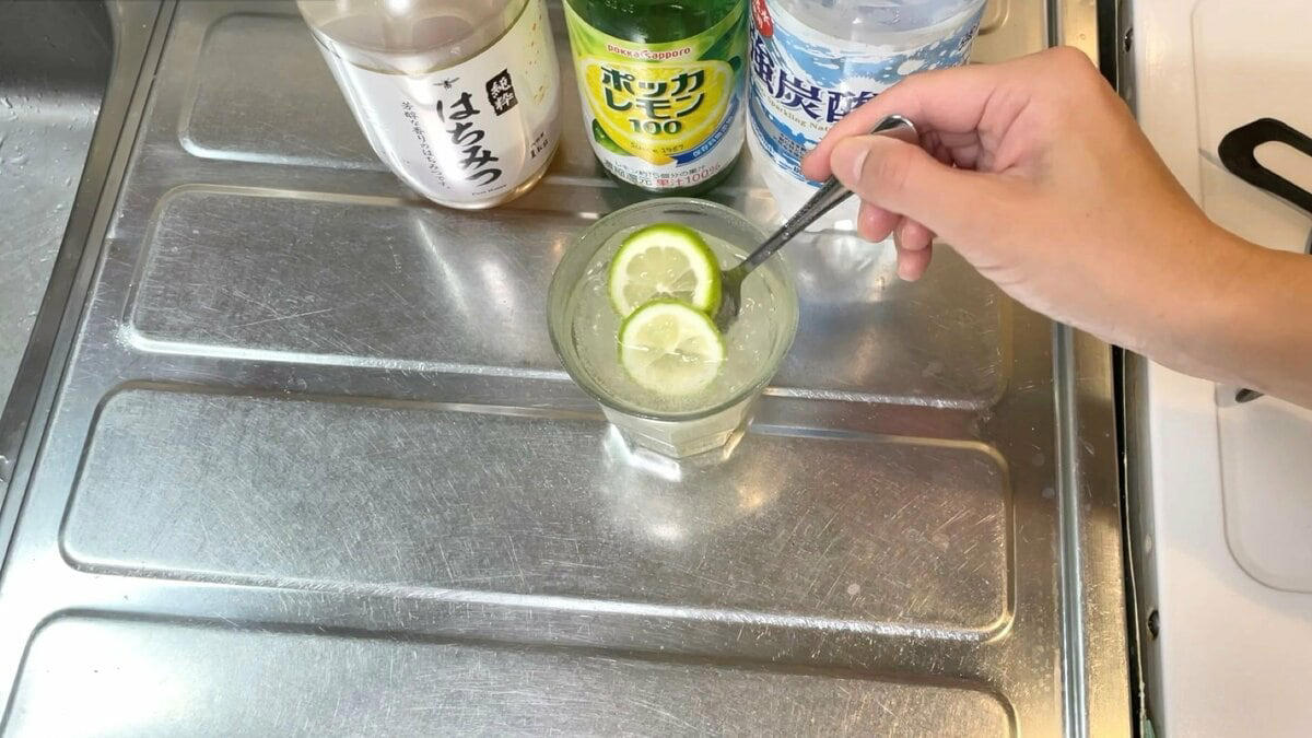 1：手軽な「即席みそ汁」は「みそ玉」で代用, 2：ジュースはお手製「はちみつレモンソーダ」で代用, 3：「〇〇専用の粉」は小麦粉＋αで代用, 4：「カップ麺」は乾麺＋手づくりスープで代用, 5：「料理の素」は家にある調味料で代用