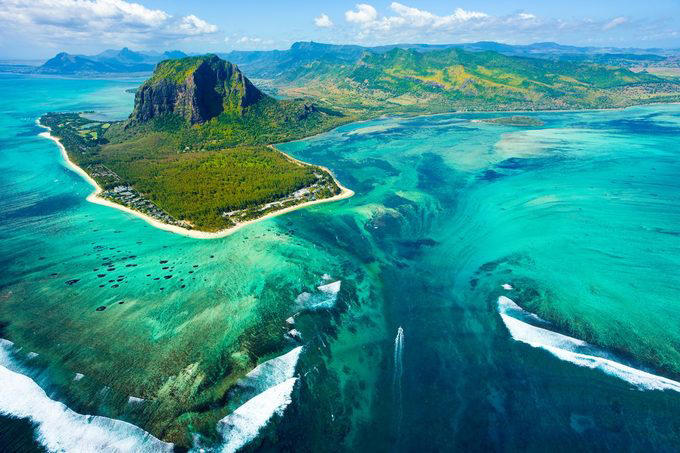 Great Barrier Reef, Museo Subacuático de Arte, Mandarinfish, Blue Corner, Faint-banded sea snake, Great Blue Hole, Queen Anne’s Revenge, Underwater Waterfall, Blue shark, Underwater Room, Why trust us, Sources: