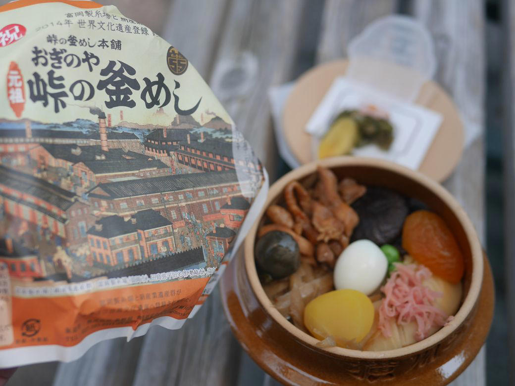  徹底比較①　峠の釜めしvs関西峠の釜めし　違いは「山の幸？海の幸？」 , お茶で味変するとなお良し,  徹底比較②　シウマイ弁当vs関西シウマイ弁当　関西風シウマイ、○○風味だ！ , おかずも通常版と異なっている