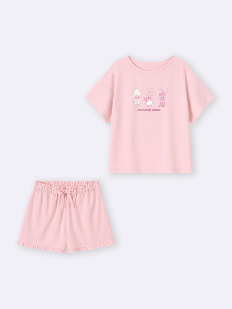 “仲良し姉妹”をテーマにウィメンズとティーンの2ライン展開, 【ウィメンズライン】大人かわいいメッセージで毎日をポジティブに, 【ティーンライン】トレンド感満載のアイテムで推し活もバッチリ, 作者エスター・キムさんも絶賛！「想像以上のものができた」
