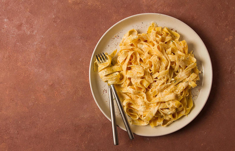 15. Fettuccine Alfredo, Italy and USA 36. Pasta frittata, Italy, 35. Cincinnati chilli, USA, 34. Naporitan, Japan, 33. Linguine alla Nerano, Italy, 32. Baked ziti, USA, 31. Fuži s tartufima, Croatia, 30. American chop suey, USA, 29. Kasha varnishkes, USA, 28. Pastitsio, Greece, 27. Pasta con le sarde, Italy, 26. Sorrentinos, Argentina, 25. Pasta alla Norma, Italy, 24. Krautfleckerl, Austria, 23. Pasta e fagioli, Italy, 22. Filipino spaghetti, Philippines, 21. Pasta primavera, Canada or USA, 20. Tortellini alla panna, Italy, 19. Tallarines verdes, Peru, 18. Koshari, Egypt, 17. Pasta puttanesca, Italy, 16. Älplermagronen, Switzerland, 15. Fettuccine Alfredo, Italy and USA, 14. Cacio e pepe, Italy, 13. Uni pasta, Japan, 12. Gratin de crozets, France, 11. Spaghetti alla vongole, Italy, 10. Giouvetsi, Greece, 9. Ravioli, Italy, 8. Fideuà, Spain, 7. Pasta pomodoro, Italy, 6. Spaghetti Bolognese, UK and USA, 5. Cannelloni, Italy, 4. Mac 'n' cheese, Italy and UK, 3. Pasta alla carbonara, Italy, 2. Käsespätzle, various locations