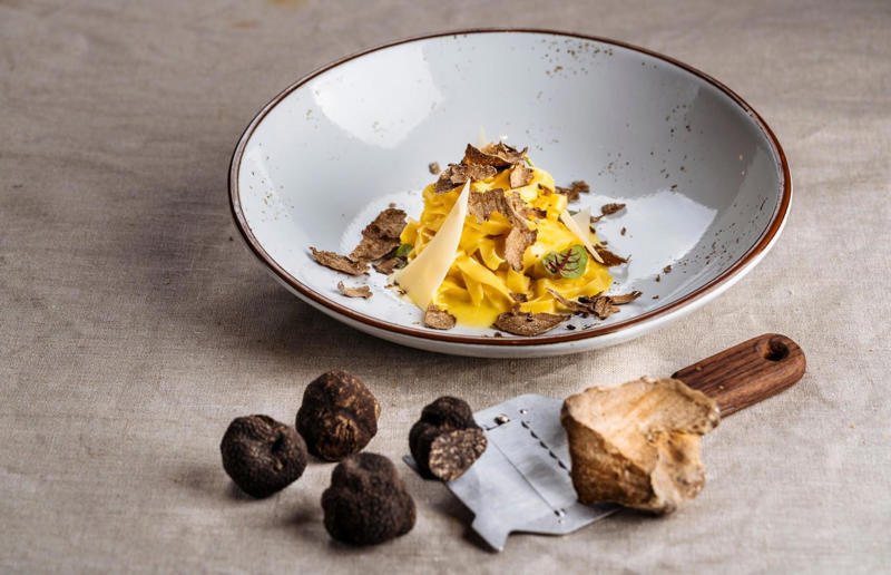 31. Fuži s tartufima, Croatia 36. Pasta frittata, Italy, 35. Cincinnati chilli, USA, 34. Naporitan, Japan, 33. Linguine alla Nerano, Italy, 32. Baked ziti, USA, 31. Fuži s tartufima, Croatia, 30. American chop suey, USA, 29. Kasha varnishkes, USA, 28. Pastitsio, Greece, 27. Pasta con le sarde, Italy, 26. Sorrentinos, Argentina, 25. Pasta alla Norma, Italy, 24. Krautfleckerl, Austria, 23. Pasta e fagioli, Italy, 22. Filipino spaghetti, Philippines, 21. Pasta primavera, Canada or USA, 20. Tortellini alla panna, Italy, 19. Tallarines verdes, Peru, 18. Koshari, Egypt, 17. Pasta puttanesca, Italy, 16. Älplermagronen, Switzerland, 15. Fettuccine Alfredo, Italy and USA, 14. Cacio e pepe, Italy, 13. Uni pasta, Japan, 12. Gratin de crozets, France, 11. Spaghetti alla vongole, Italy, 10. Giouvetsi, Greece, 9. Ravioli, Italy, 8. Fideuà, Spain, 7. Pasta pomodoro, Italy, 6. Spaghetti Bolognese, UK and USA, 5. Cannelloni, Italy, 4. Mac 'n' cheese, Italy and UK, 3. Pasta alla carbonara, Italy, 2. Käsespätzle, various locations