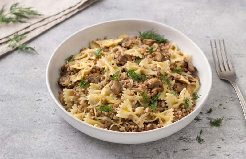 29. Kasha varnishkes, USA 36. Pasta frittata, Italy, 35. Cincinnati chilli, USA, 34. Naporitan, Japan, 33. Linguine alla Nerano, Italy, 32. Baked ziti, USA, 31. Fuži s tartufima, Croatia, 30. American chop suey, USA, 29. Kasha varnishkes, USA, 28. Pastitsio, Greece, 27. Pasta con le sarde, Italy, 26. Sorrentinos, Argentina, 25. Pasta alla Norma, Italy, 24. Krautfleckerl, Austria, 23. Pasta e fagioli, Italy, 22. Filipino spaghetti, Philippines, 21. Pasta primavera, Canada or USA, 20. Tortellini alla panna, Italy, 19. Tallarines verdes, Peru, 18. Koshari, Egypt, 17. Pasta puttanesca, Italy, 16. Älplermagronen, Switzerland, 15. Fettuccine Alfredo, Italy and USA, 14. Cacio e pepe, Italy, 13. Uni pasta, Japan, 12. Gratin de crozets, France, 11. Spaghetti alla vongole, Italy, 10. Giouvetsi, Greece, 9. Ravioli, Italy, 8. Fideuà, Spain, 7. Pasta pomodoro, Italy, 6. Spaghetti Bolognese, UK and USA, 5. Cannelloni, Italy, 4. Mac 'n' cheese, Italy and UK, 3. Pasta alla carbonara, Italy, 2. Käsespätzle, various locations